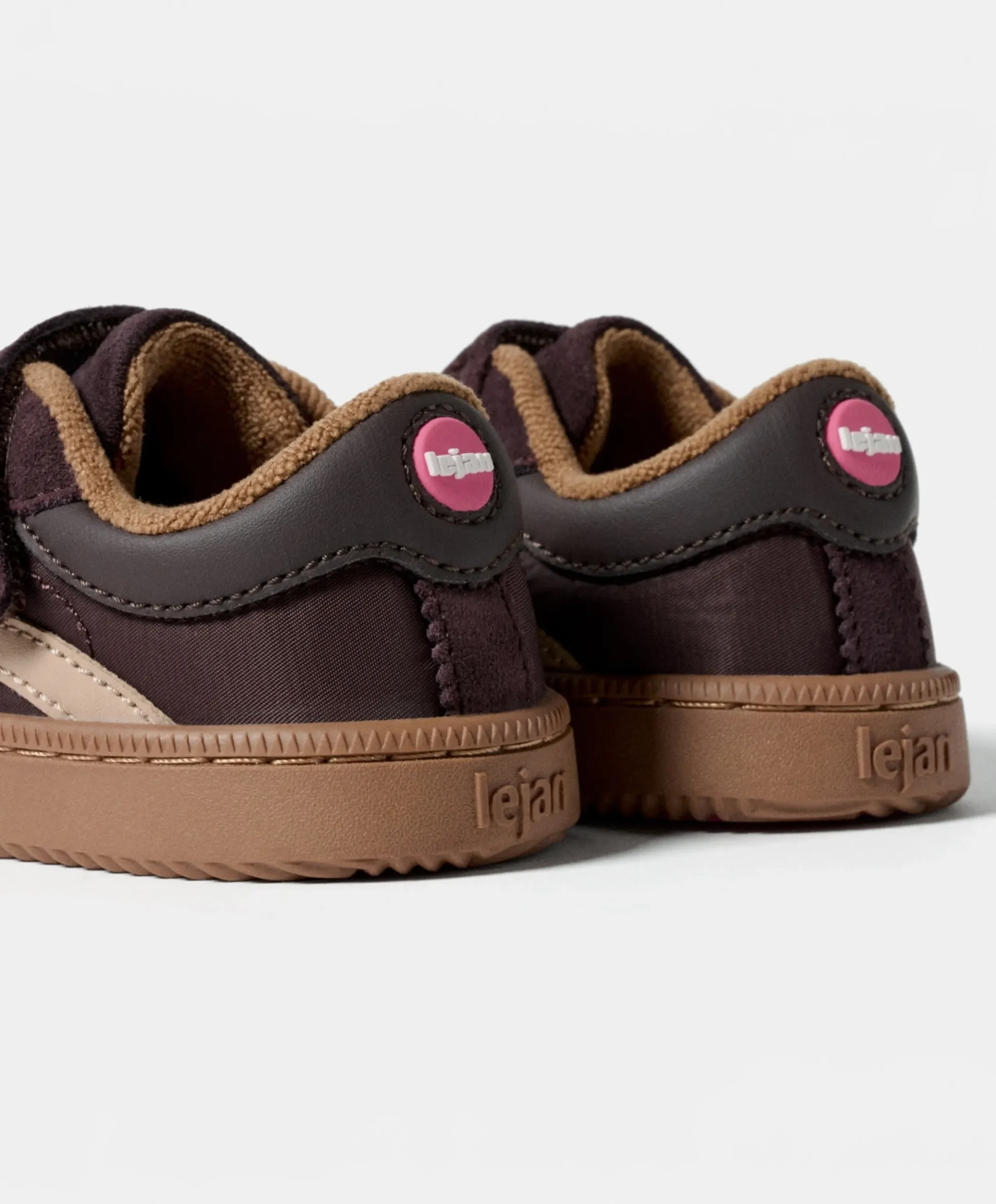 One uniseks sneakers bruin