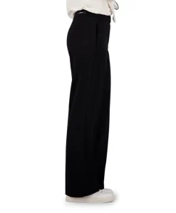 Wide leg Feminine broek zwart